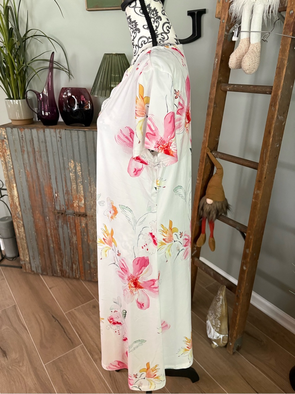 Women's White Floral V-Neck dress- Pink & Yellow Flowers NWT - Picture 6 of 8